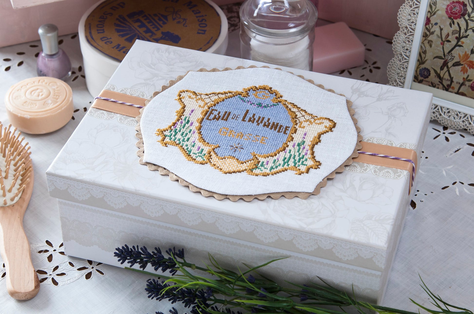 Bain d’autrefois, jolies étiquettes, Création Point de Croix n°65