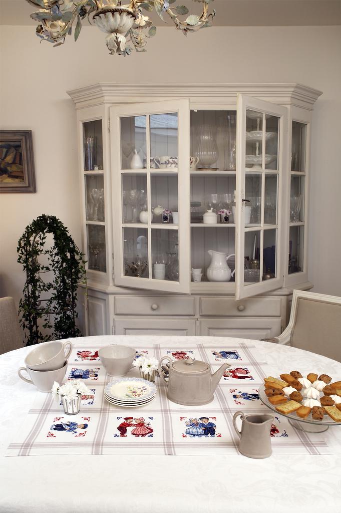 Ma nappe chérie de Véronique Enginger, Création Point de Croix n°042