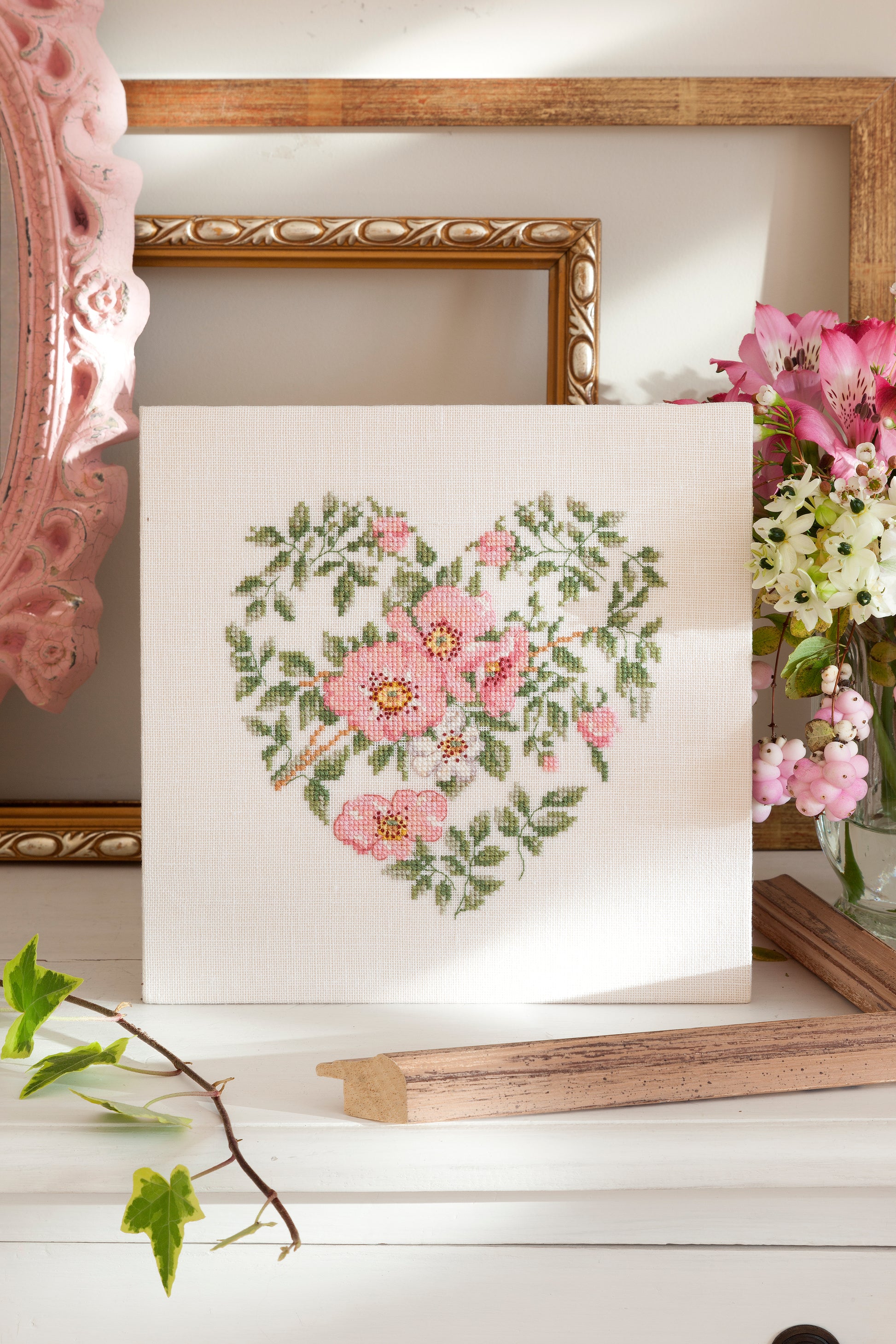 Fleurs brodées au point de croix