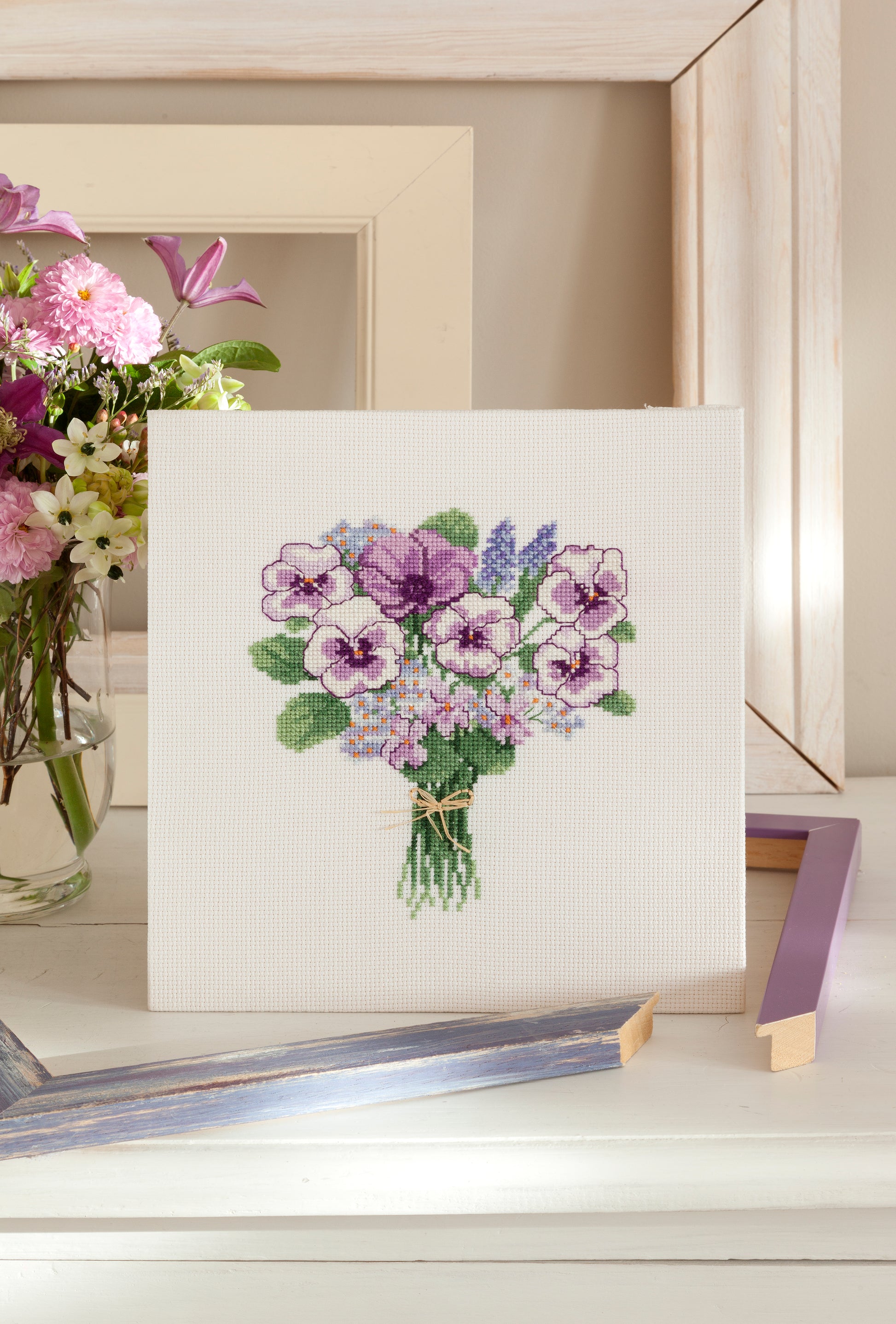 Fleurs brodées au point de croix