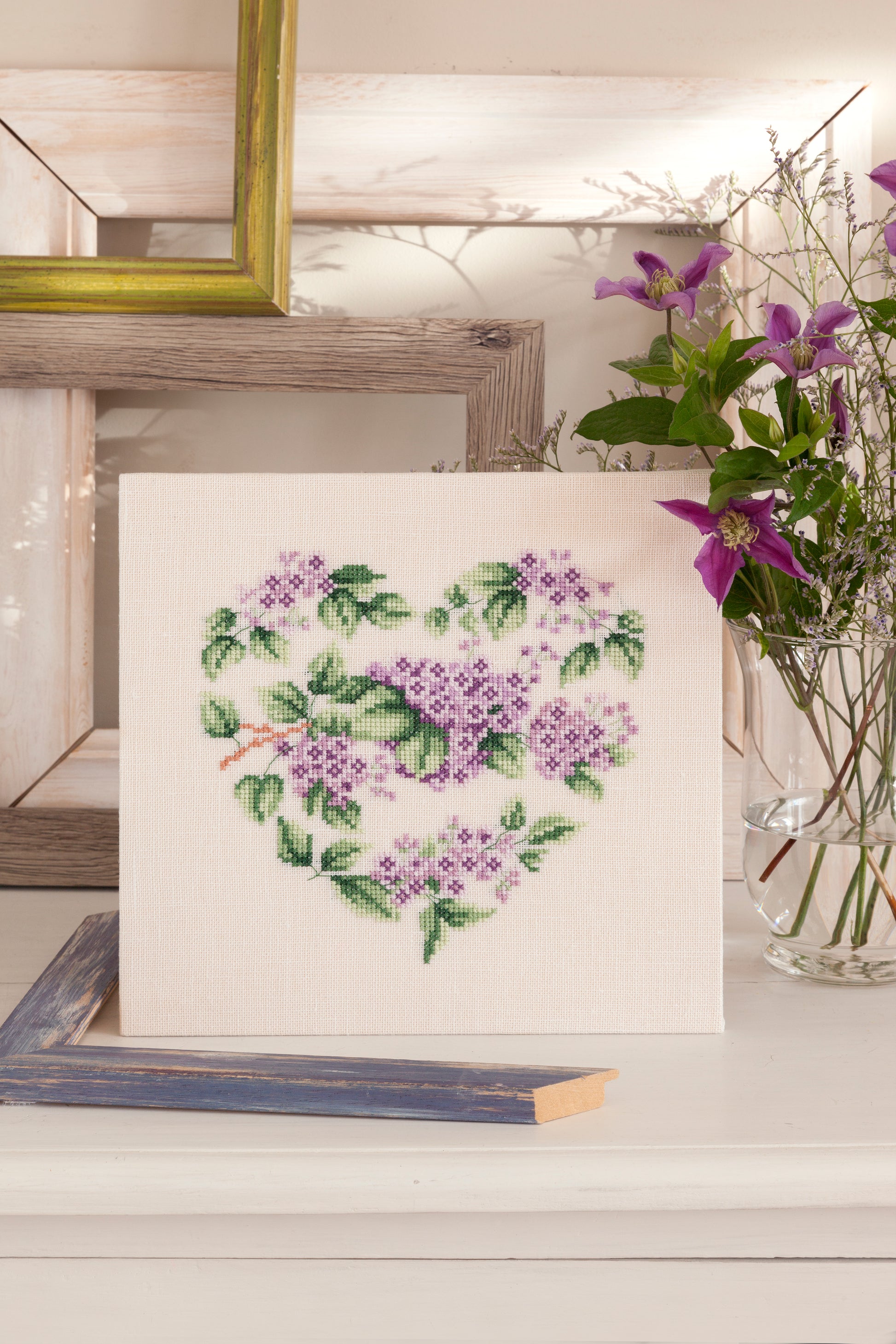 Fleurs brodées au point de croix