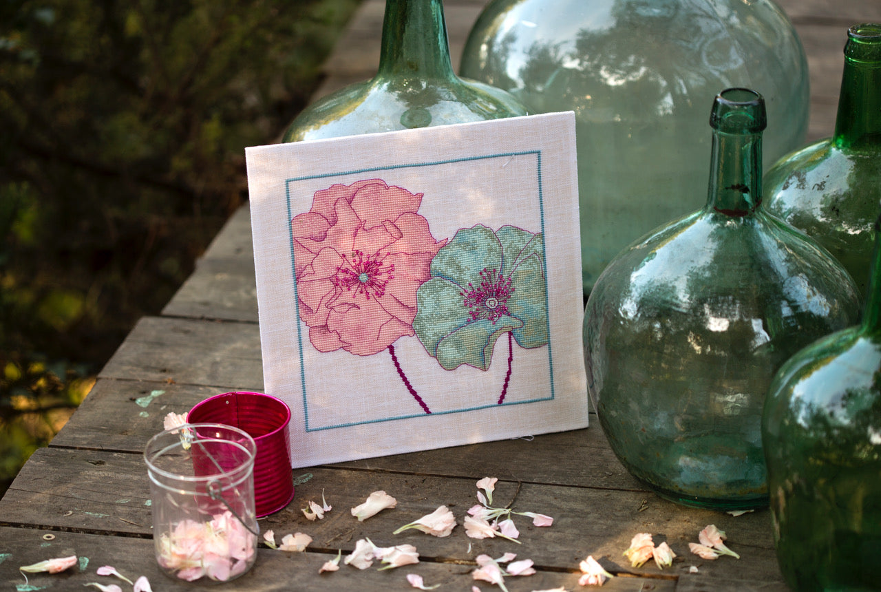 Fleurs brodées au point de croix