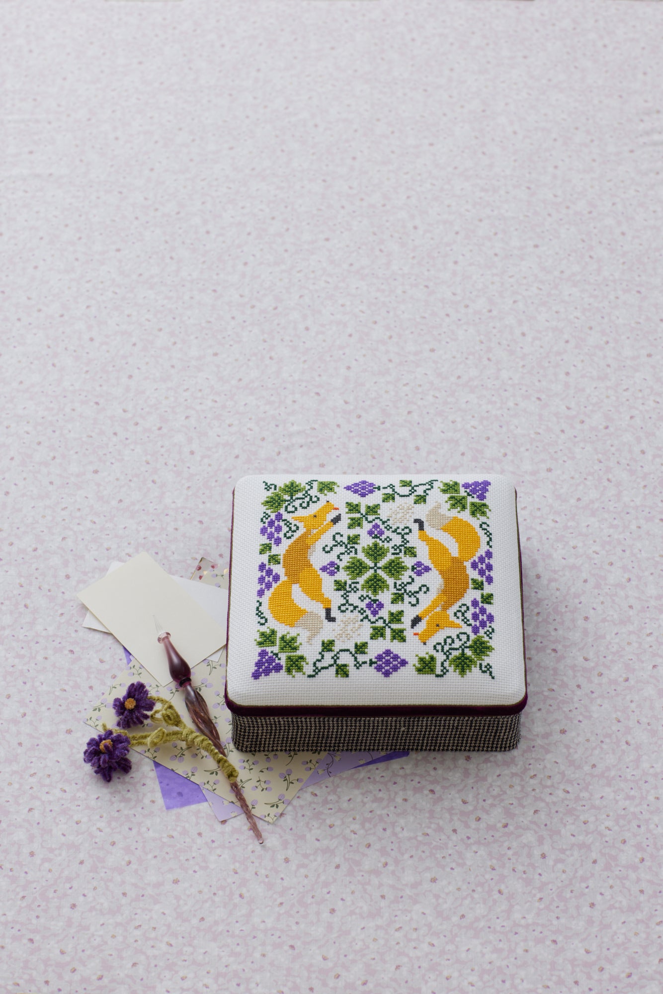 Saisons et Contes au Point de Croix -  Livre de broderie japonaise