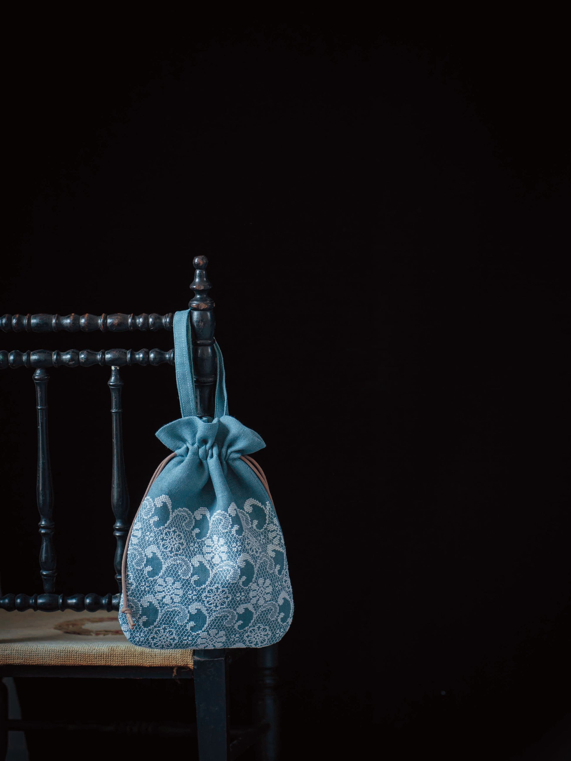 Élégants motifs de dentelle au point de croix