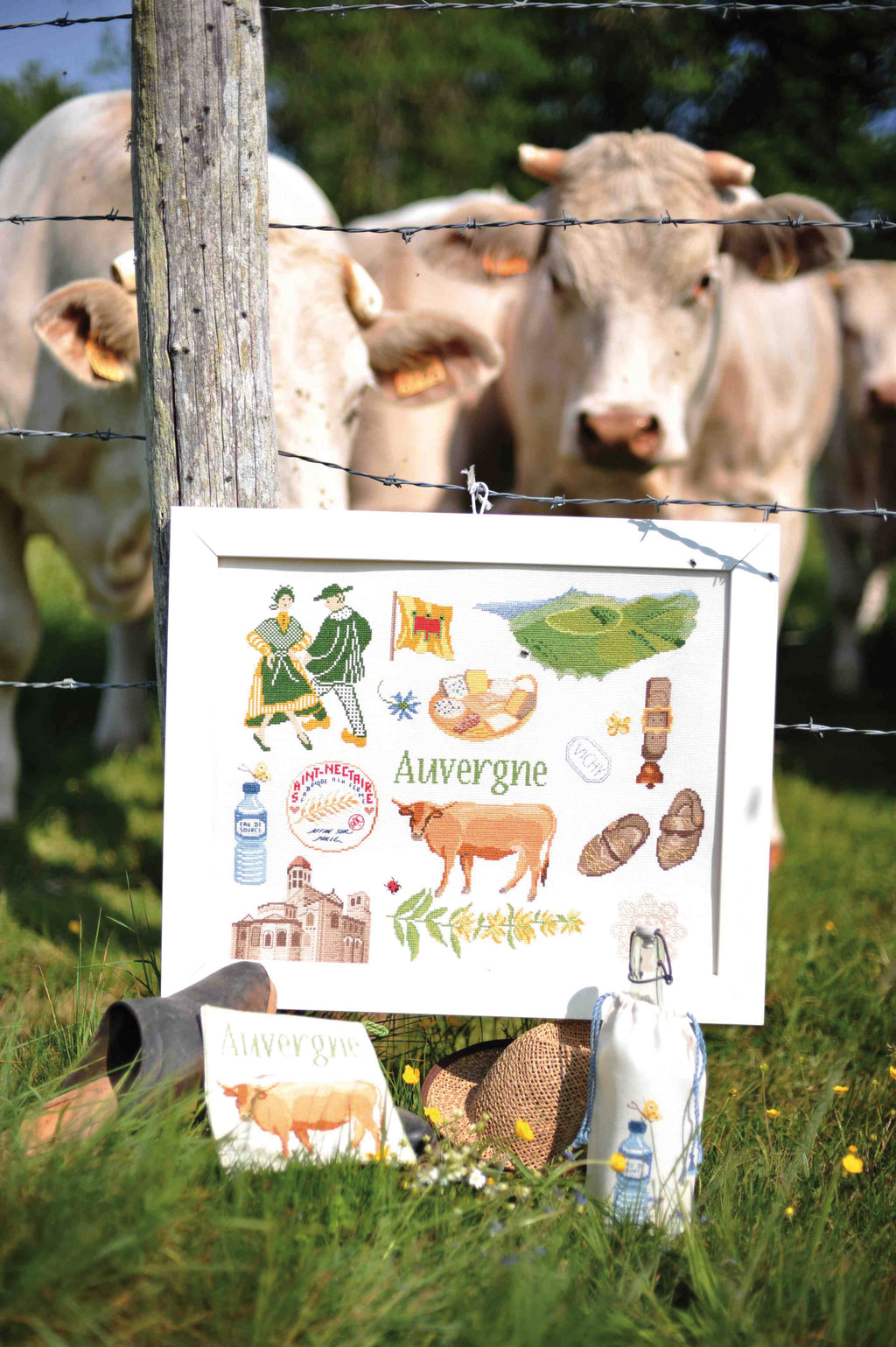 Découvrez l'agenda-calendrier 2014 « Régions de France » de Création Point de Croix. 12 grilles inédites inspirées des plus belles régions de France au point de croix, pour passionnées et débutantes.