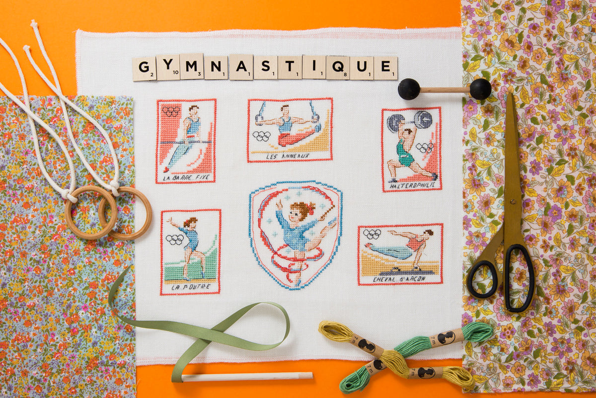 Découvrez l'agenda-calendrier 2020 « 72 Écussons à Broder » de Création Point de Croix par Véronique Enginger. 72 écussons inspirés du sport au point de croix, pour passionnées et débutantes.