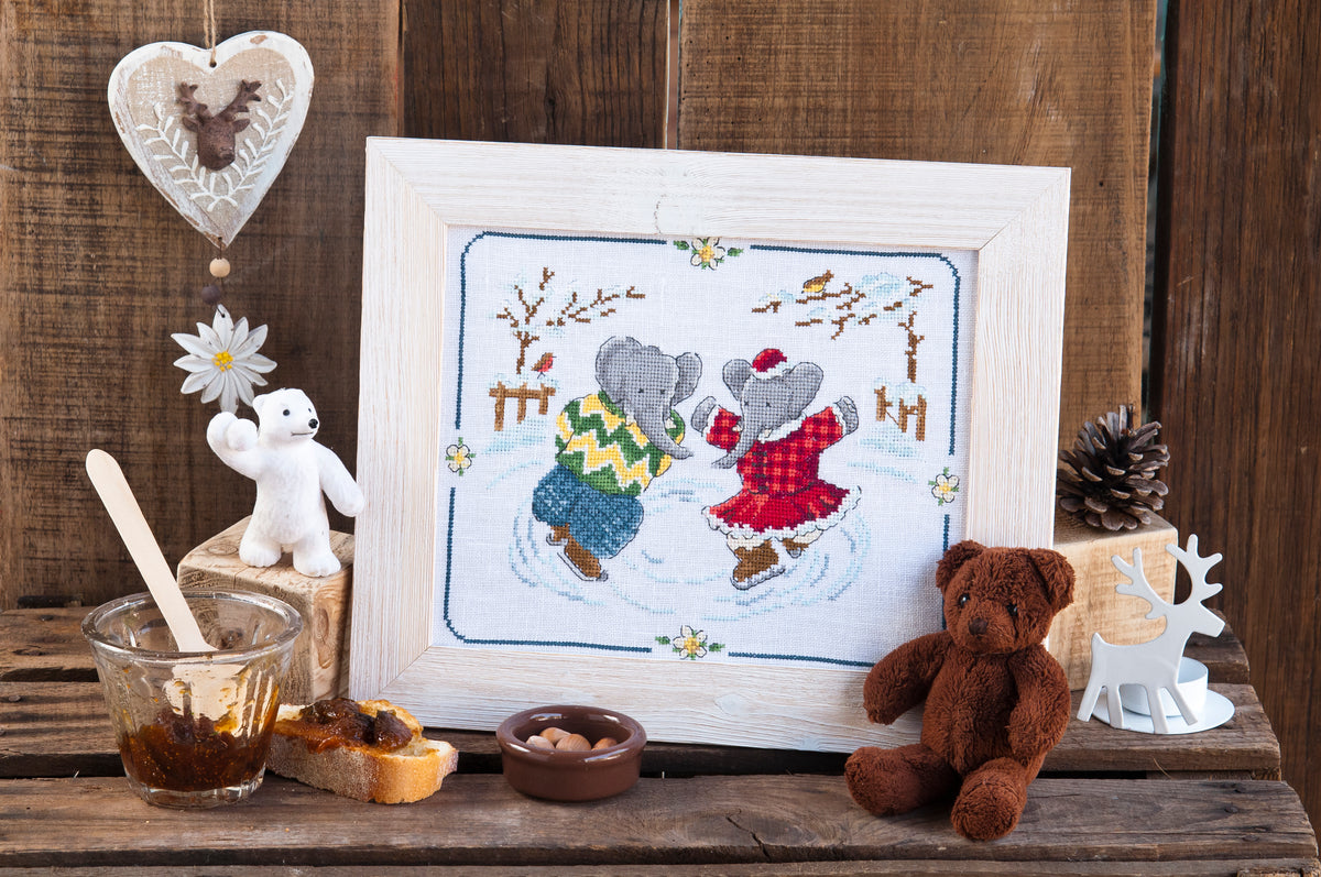 Découvrez l'agenda-calendrier 2021 « Le Roi des Éléphants » de Création Point de Croix par Véronique Enginger. 12 scénettes adorables au point de croix, pour passionnées et débutantes.