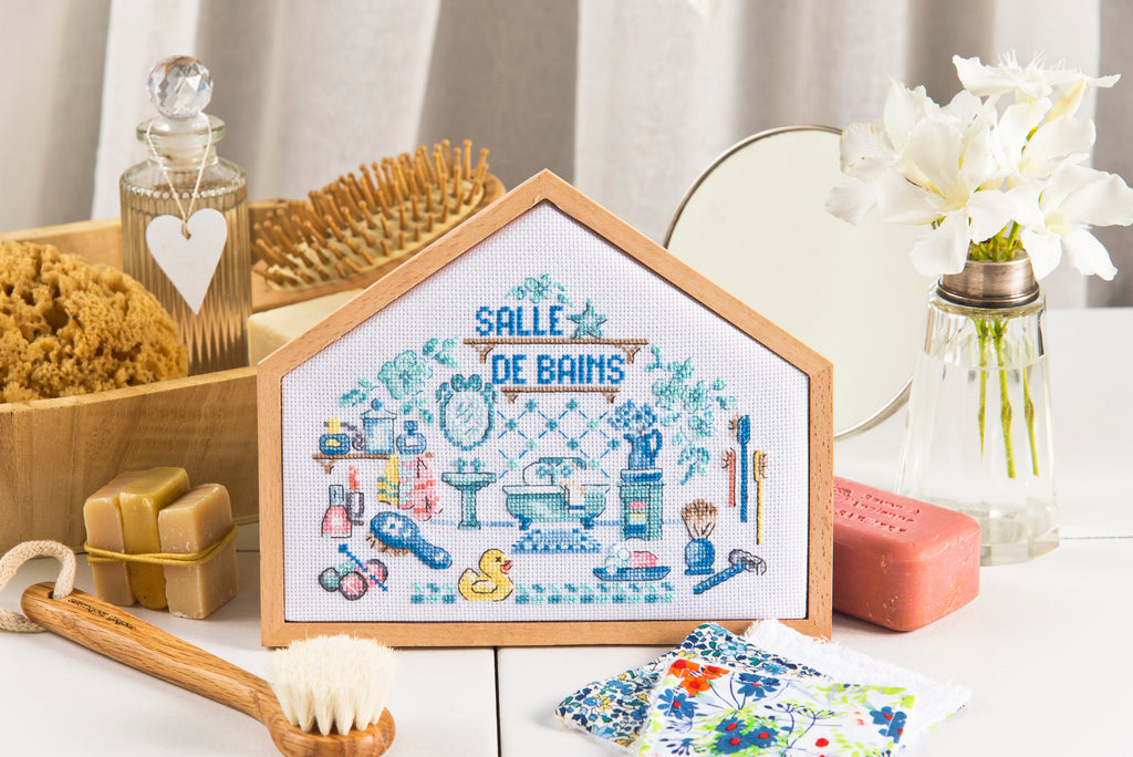 Découvrez l'agenda-calendrier 2025 « La Maison au Point de Croix » de Création Point de Croix par Véronique Enginger. 12 motifs exclusifs inspirés de l'art de vivre, pour passionnées et débutantes.