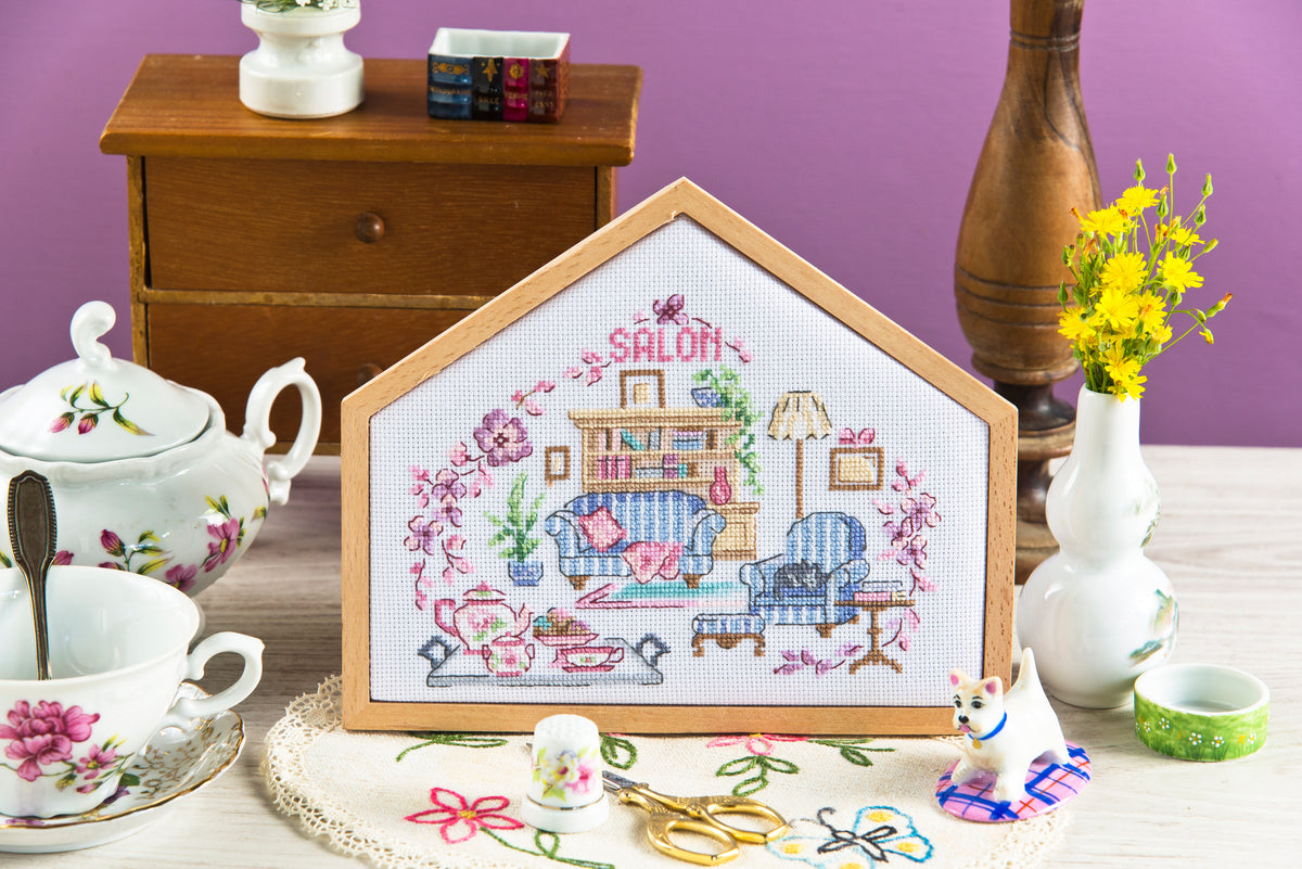Découvrez l'agenda-calendrier 2025 « La Maison au Point de Croix » de Création Point de Croix par Véronique Enginger. 12 motifs exclusifs inspirés de l'art de vivre, pour passionnées et débutantes.