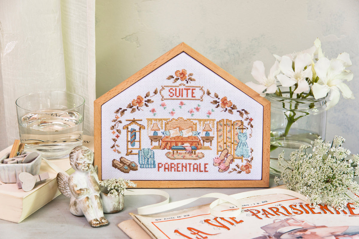 Découvrez l'agenda-calendrier 2025 « La Maison au Point de Croix » de Création Point de Croix par Véronique Enginger. 12 motifs exclusifs inspirés de l'art de vivre, pour passionnées et débutantes.