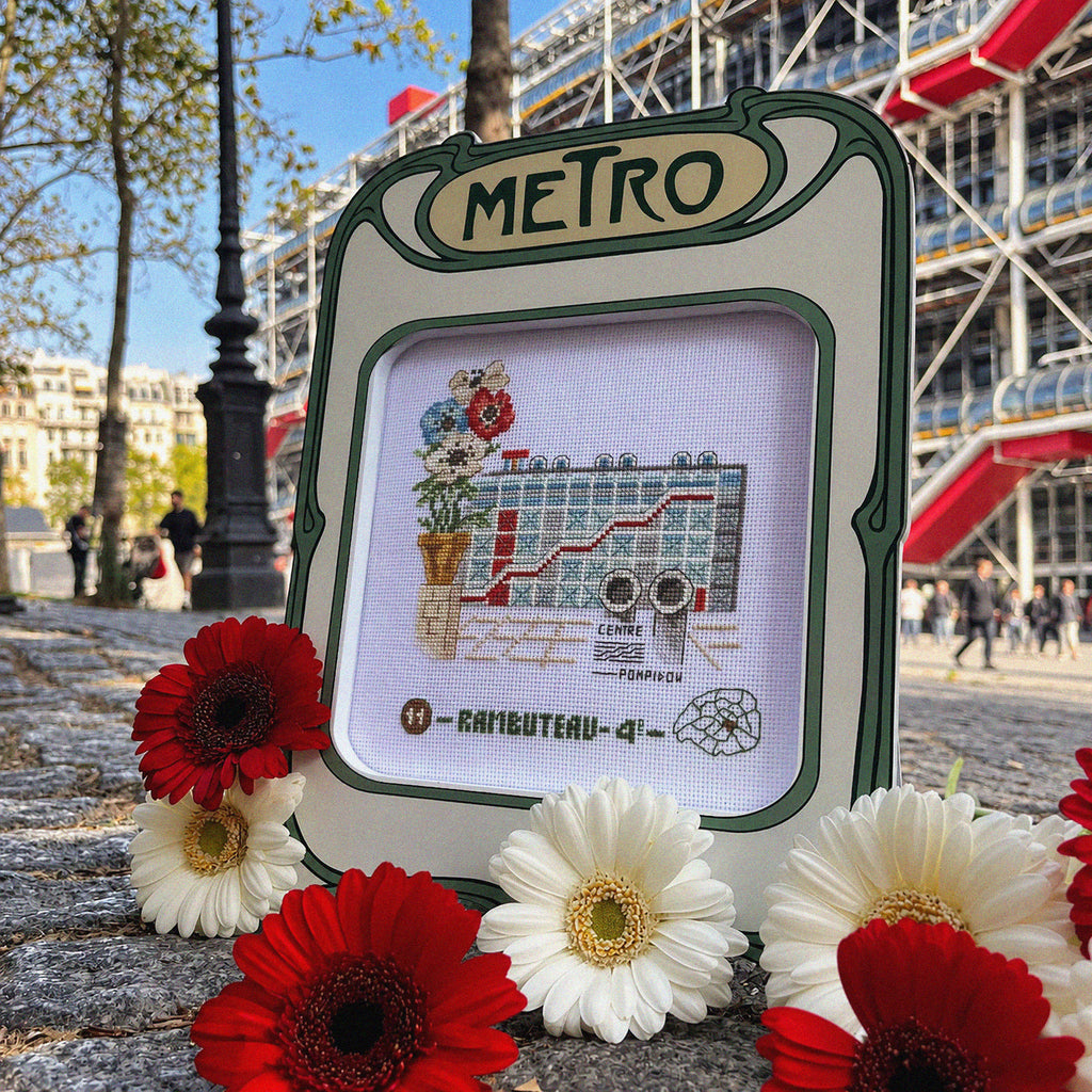 Découvrez l’agenda calendrier 2027 « Paris, au fil des saisons » : 12 créations au point de croix de Véronique Enginger, des anecdotes et des citations.