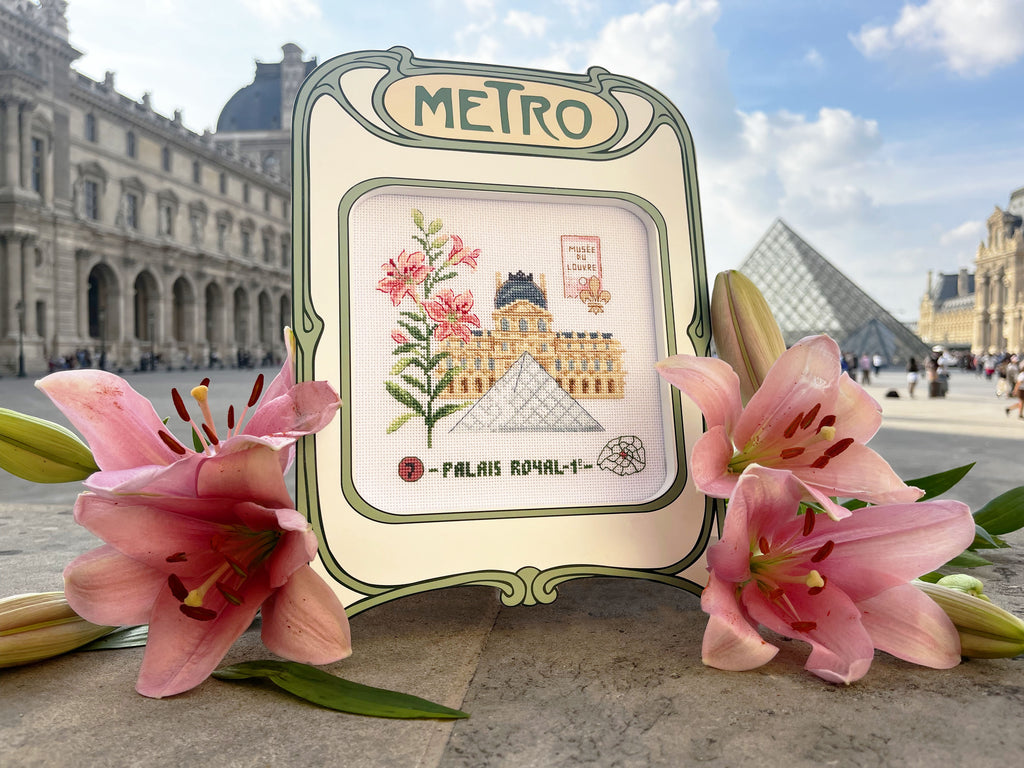 Découvrez l’agenda calendrier 2027 « Paris, au fil des saisons » : 12 créations au point de croix de Véronique Enginger, des anecdotes et des citations.