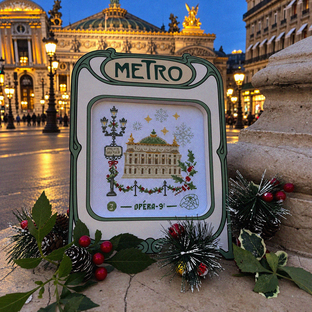 Découvrez l’agenda calendrier 2027 « Paris, au fil des saisons » : 12 créations au point de croix de Véronique Enginger, des anecdotes et des citations.