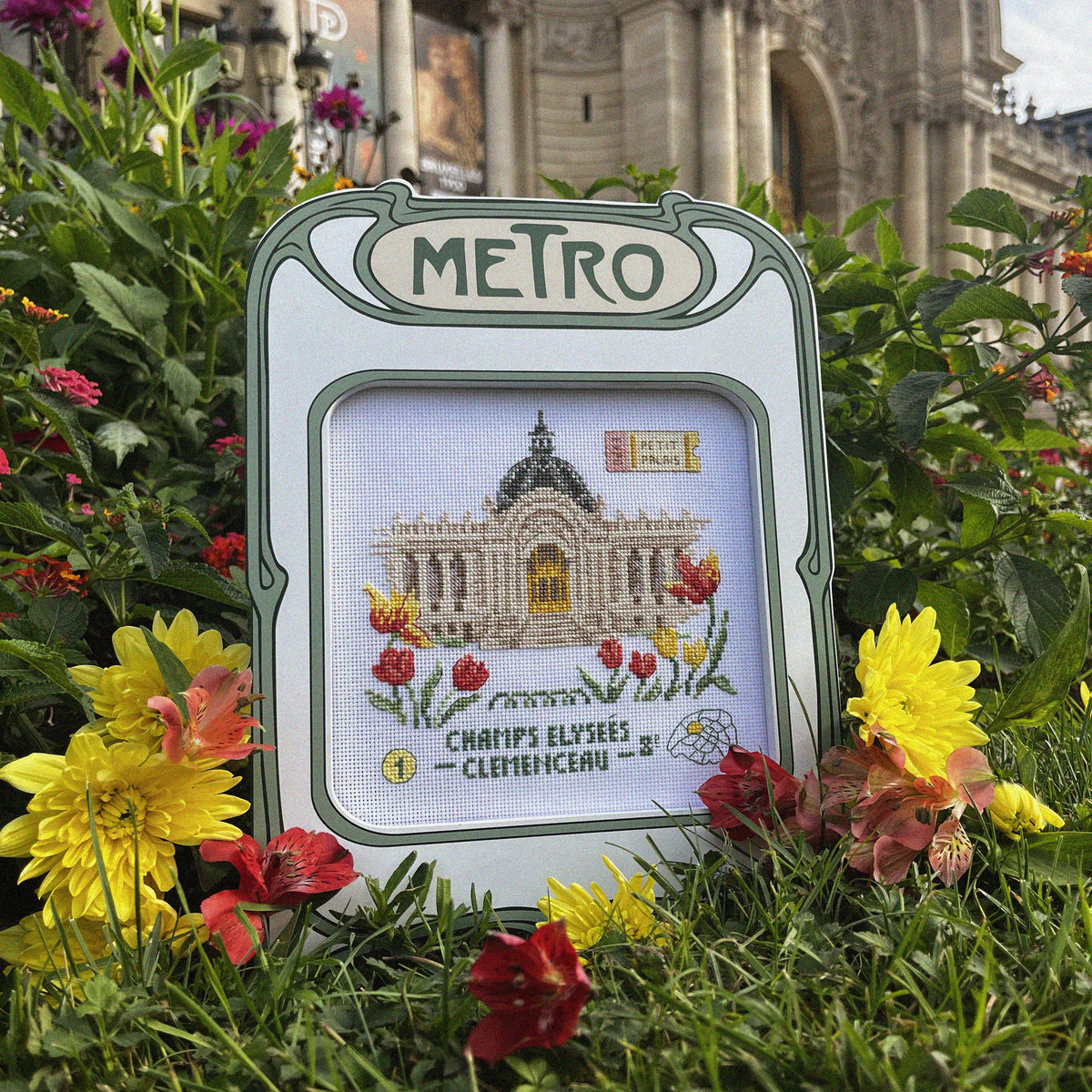 Découvrez l’agenda calendrier 2027 « Paris, au fil des saisons » : 12 créations au point de croix de Véronique Enginger, des anecdotes et des citations.