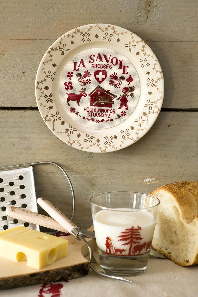 Assiette Savoyarde de Perrette Samouiloff, Création Point de Croix n°010