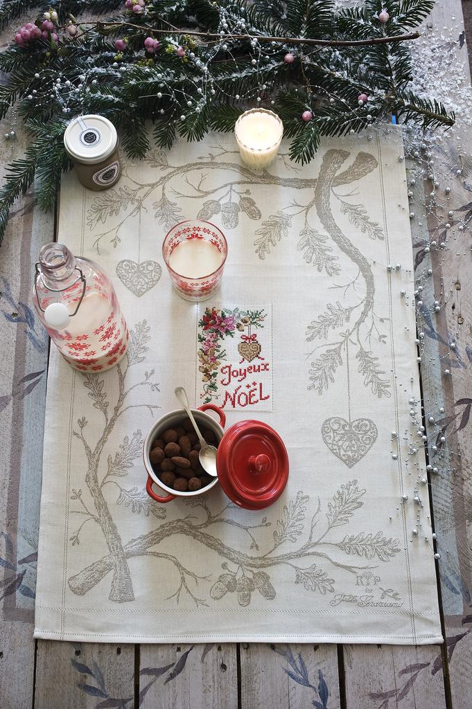 Torchon de Noël de Véronique Enginger, Création Point de Croix n°014
