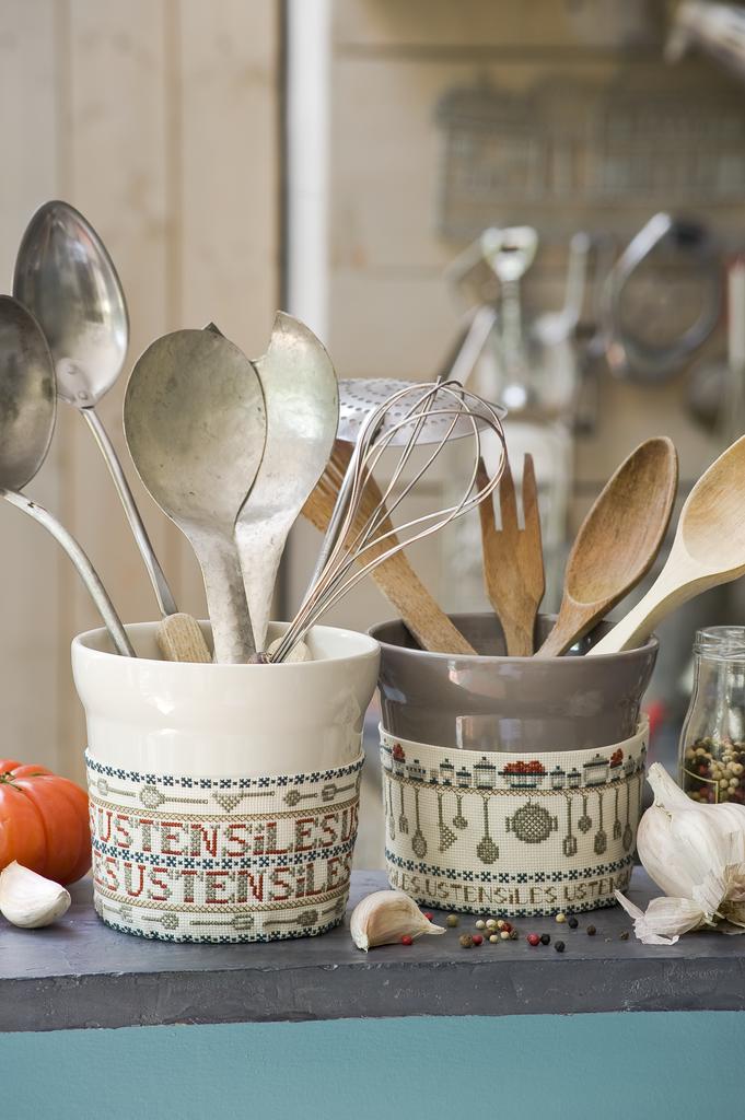 Mes pots côté cuisine de Marie-Anne Réthoret, Création Point de Croix n°012