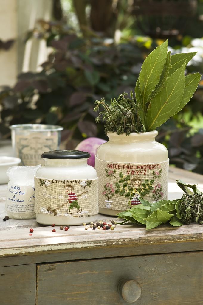 Mes pots côté nature de Perrette Samouiloff, Création Point de Croix n°012