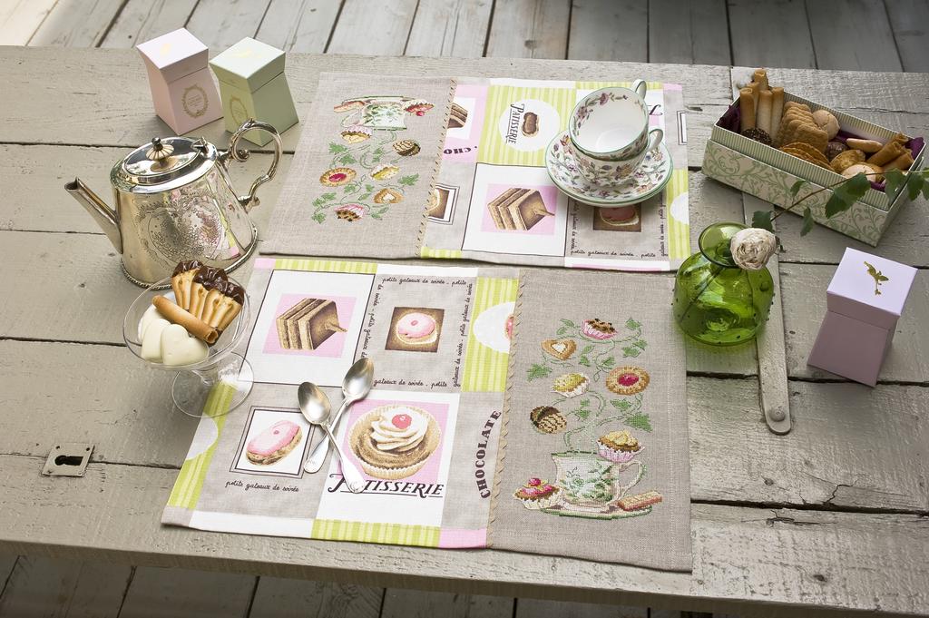 Sets « petits fours » de Véronique Enginger, Création Point de Croix n°012