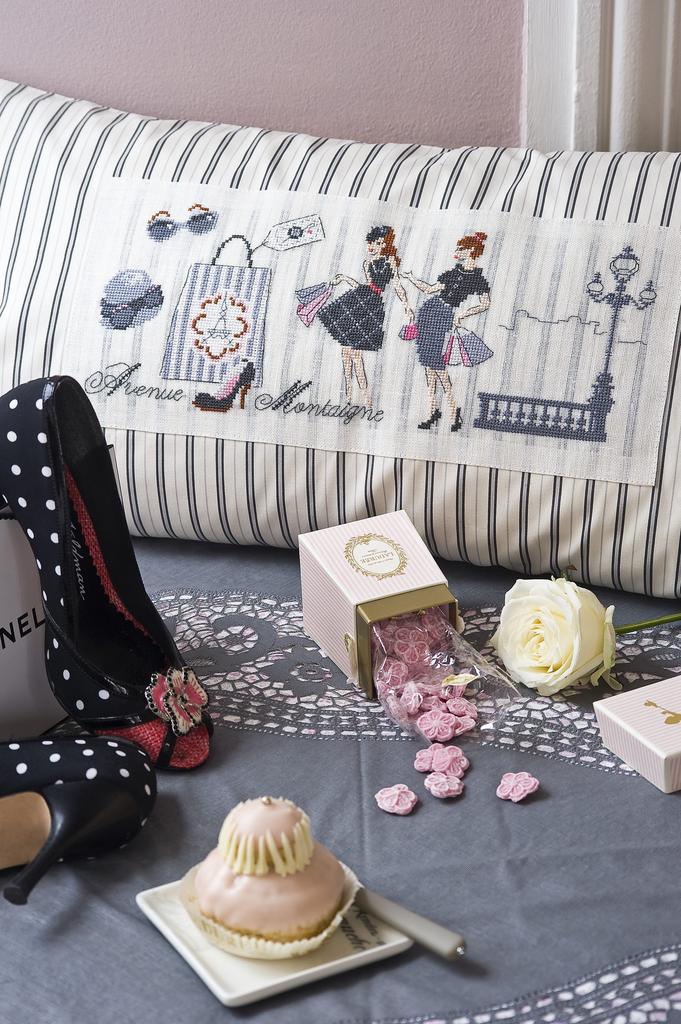 Avenue Montaigne de Véronique Enginger, Création Point de Croix n°018