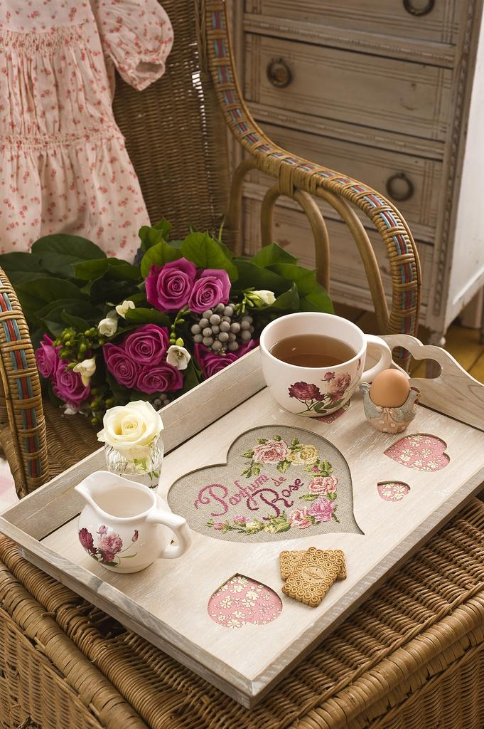 Un thé à la rose de Véronique Enginger, Création Point de Croix n°018