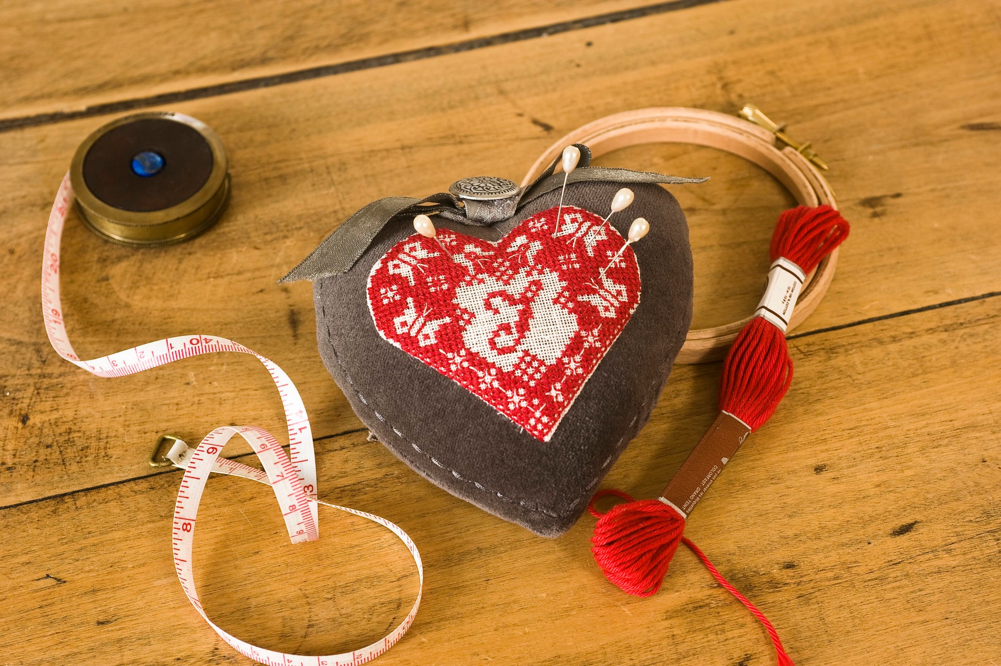 N°24  HS : Broderie rouge