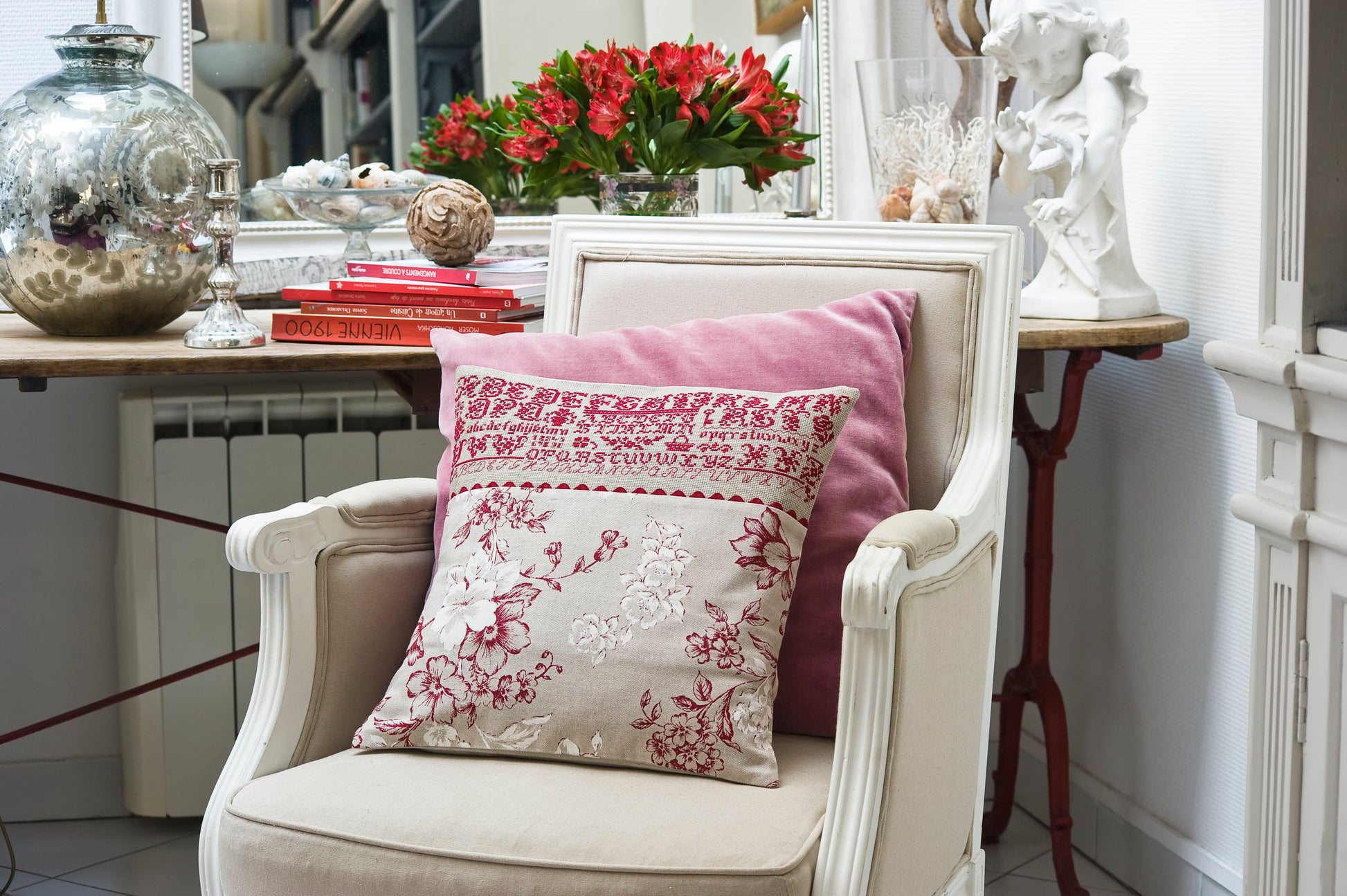 N°24  HS : Broderie rouge