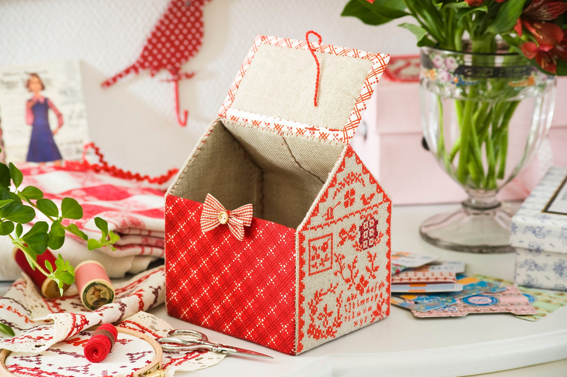 N°24  HS : Broderie rouge