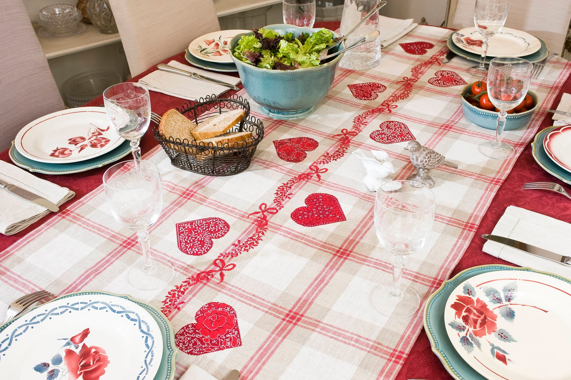 N°24  HS : Broderie rouge