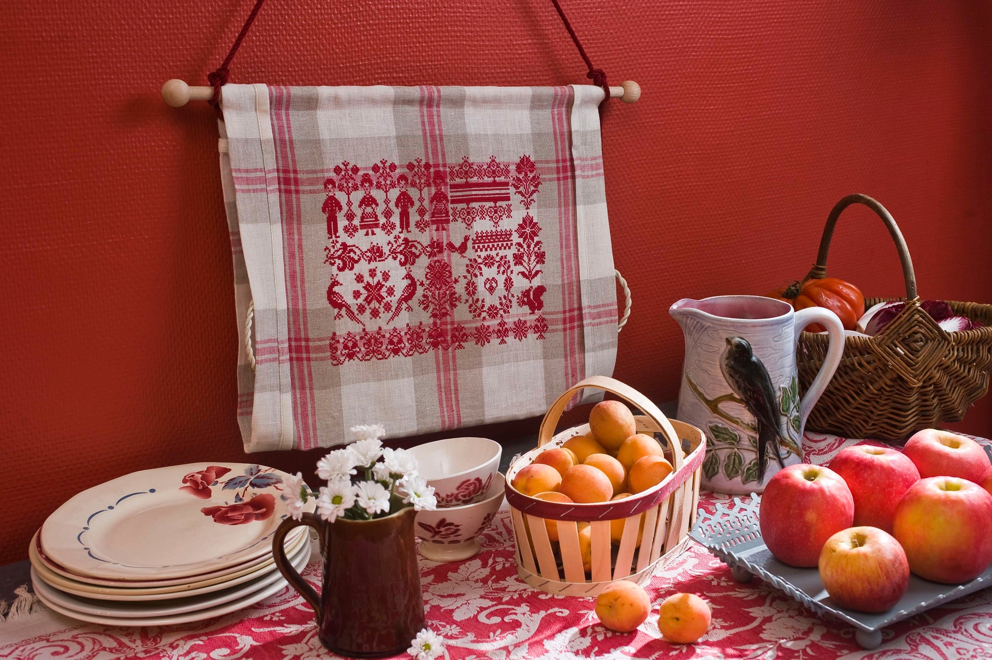 N°24  HS : Broderie rouge