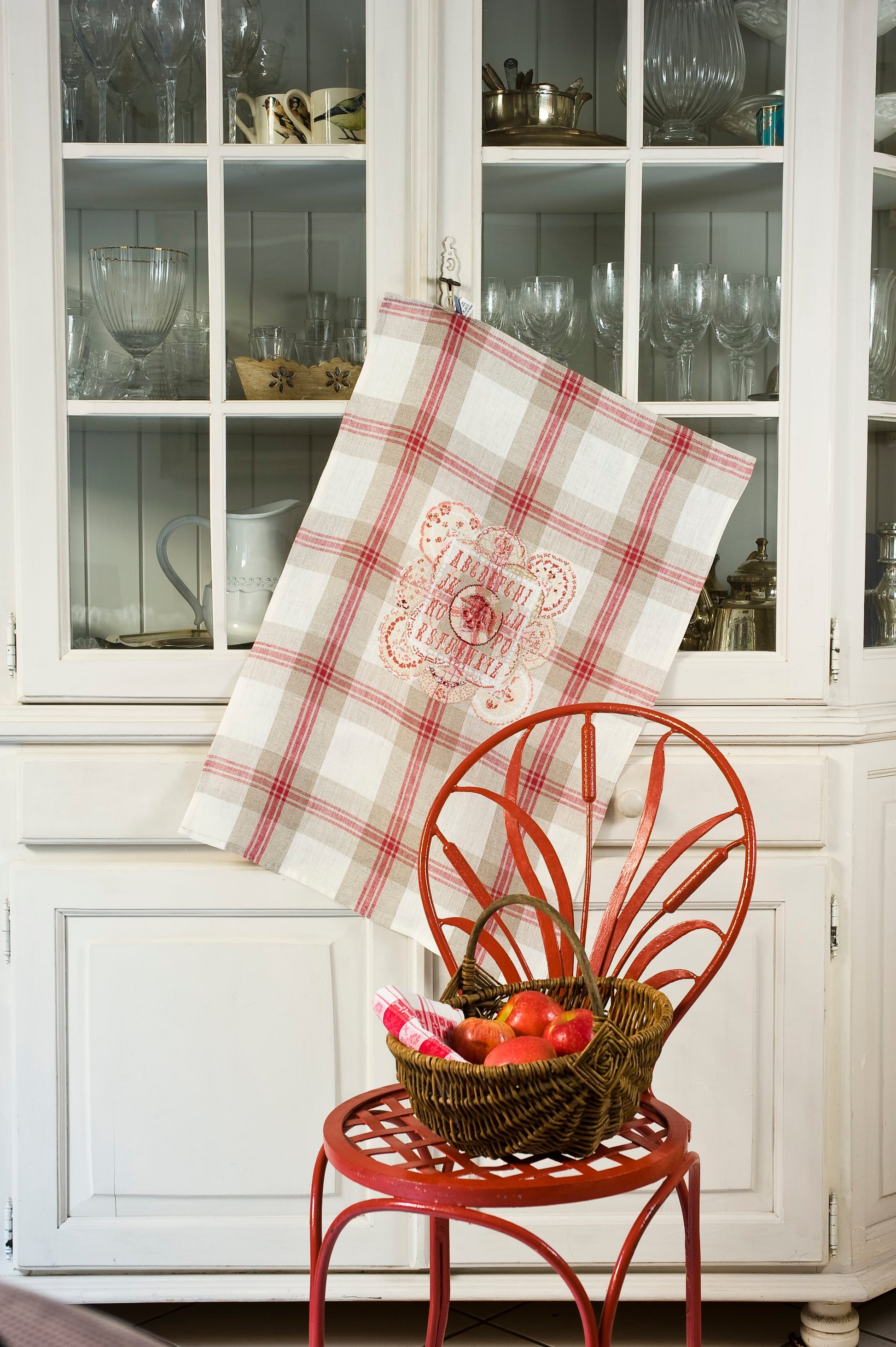 N°24  HS : Broderie rouge