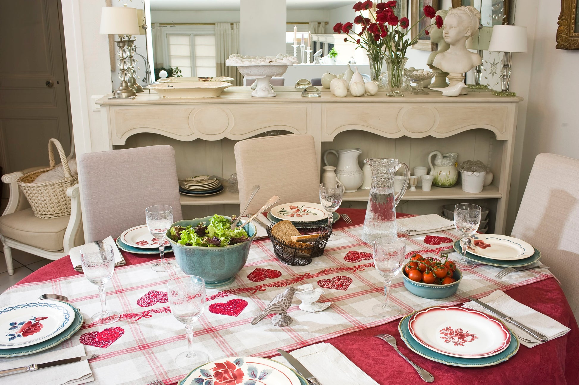 N°24  HS : Broderie rouge