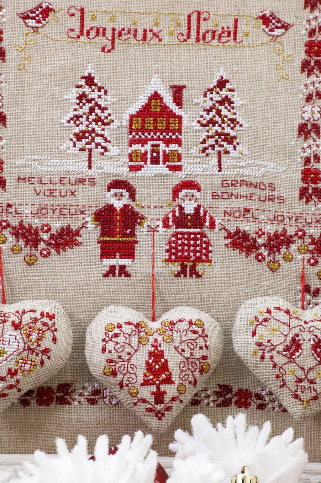 Création Point de Croix N°43 HS : +25 modèles Noël – bottes, calendrier de l’Avent, flocons, boutique Le Lutin et déco fêtes. 6,99 €.