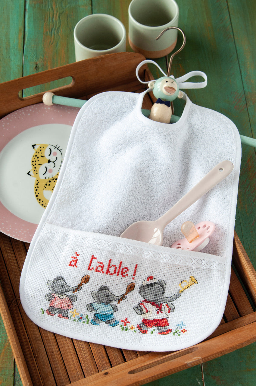 Bavoir en éponge à dentelle