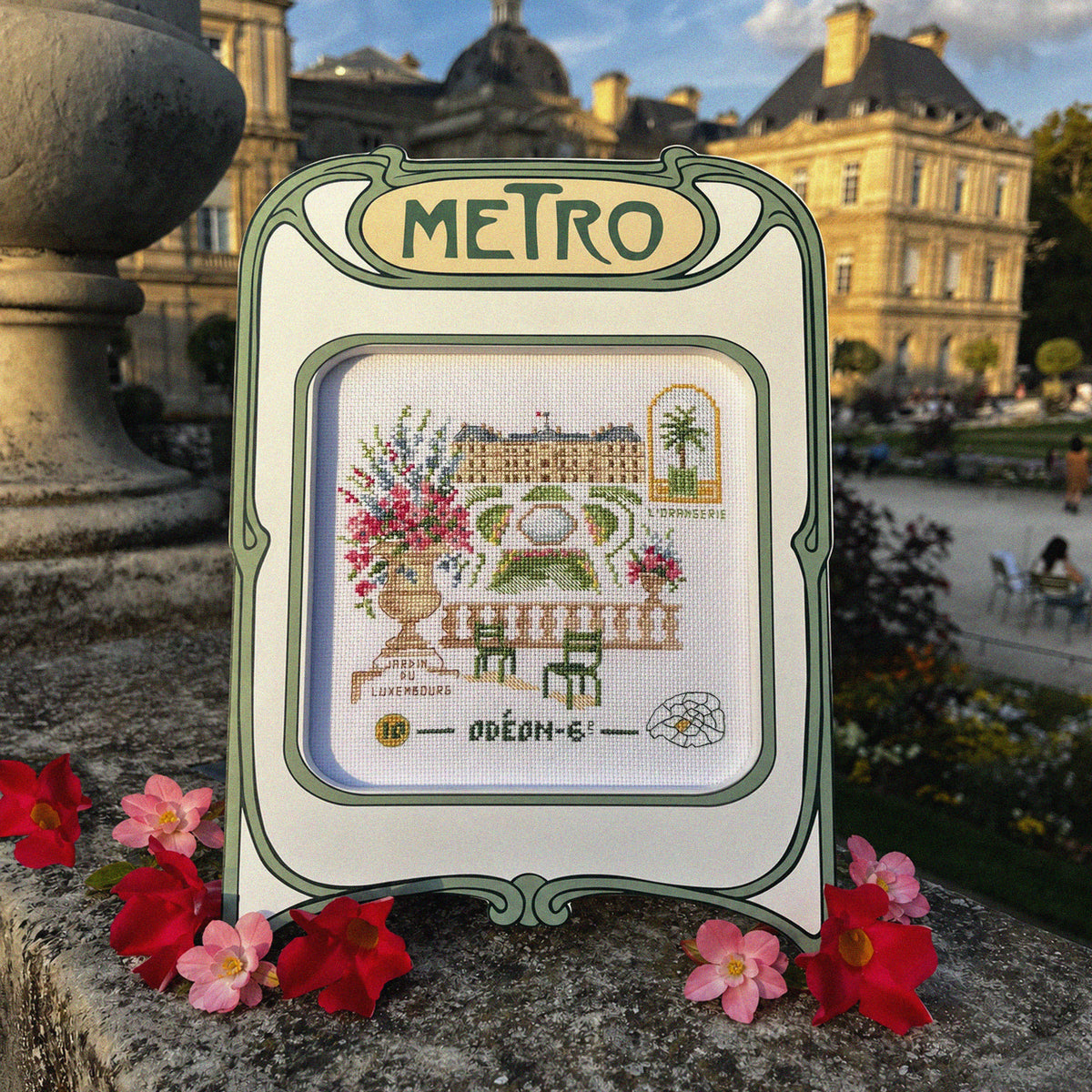 Découvrez l’agenda calendrier 2027 « Paris, au fil des saisons » : 12 créations au point de croix de Véronique Enginger, des anecdotes et des citations.