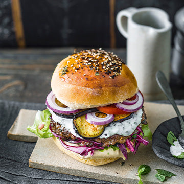 40 recettes d'été pour Cake Factory : pizzas, recettes provençales, cakes salés, burgers maison, feuilletés apéro et desserts estivaux.
