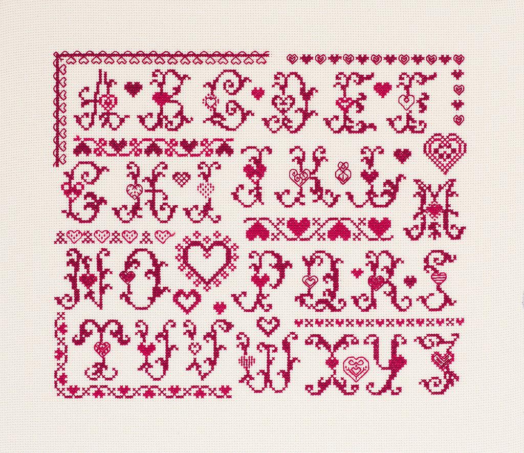 Hors-série Création Point de Croix N°33 : broderie rouge au point de croix, parures de lit, décorations et cadeaux brodés pour les fêtes. César Editions.