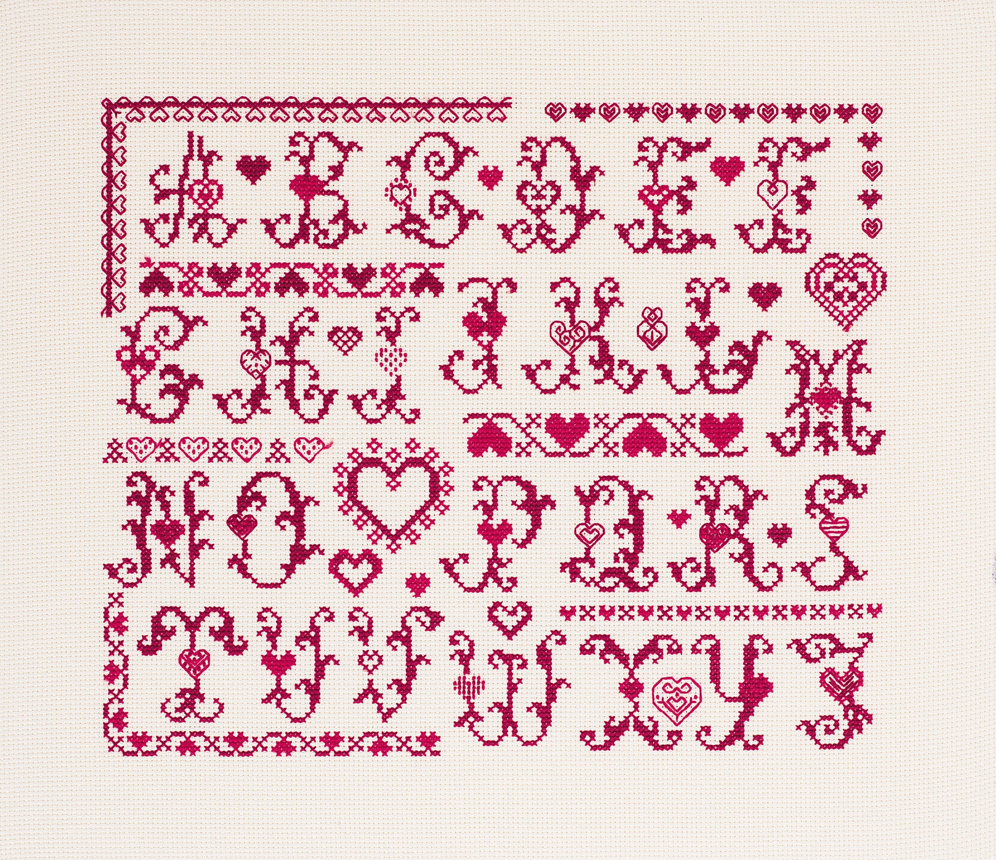 Hors-série Création Point de Croix N°33 : broderie rouge au point de croix, parures de lit, décorations et cadeaux brodés pour les fêtes. César Editions.