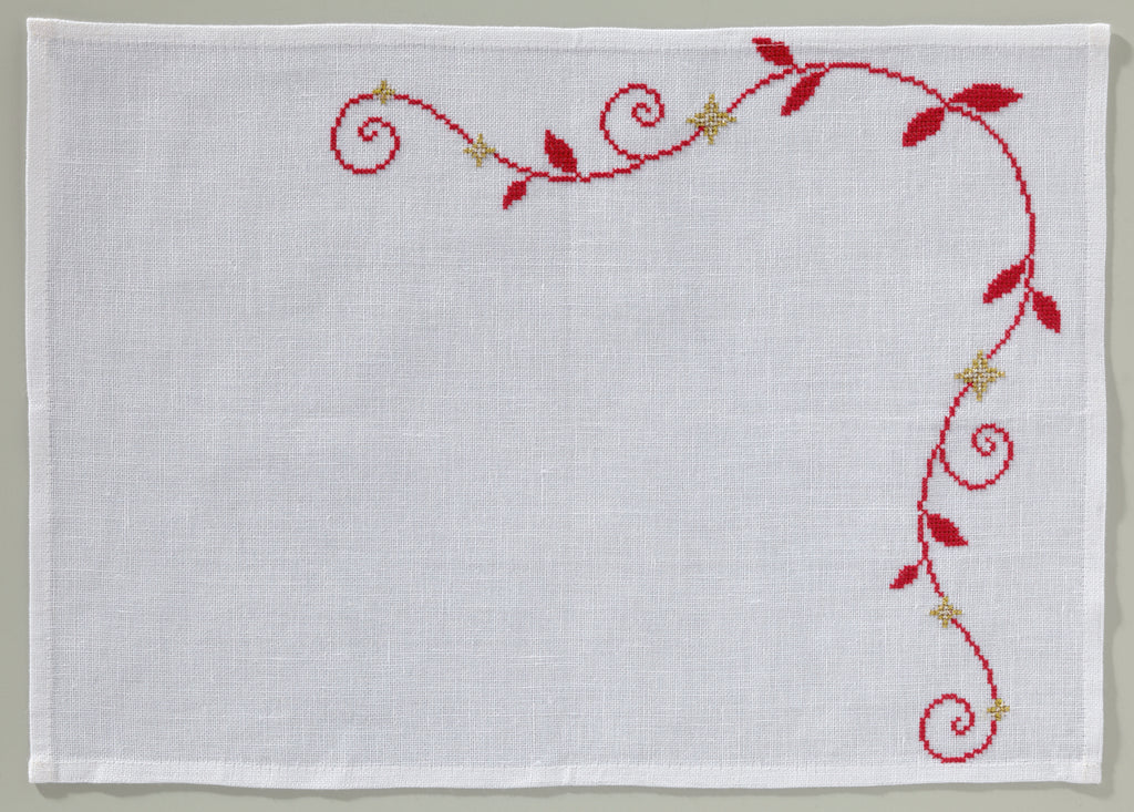 Hors-série Création Point de Croix N°33 : broderie rouge au point de croix, parures de lit, décorations et cadeaux brodés pour les fêtes. César Editions.