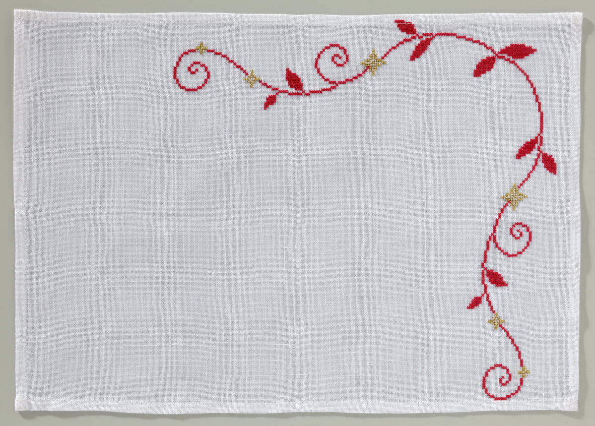 Hors-série Création Point de Croix N°33 : broderie rouge au point de croix, parures de lit, décorations et cadeaux brodés pour les fêtes. César Editions.