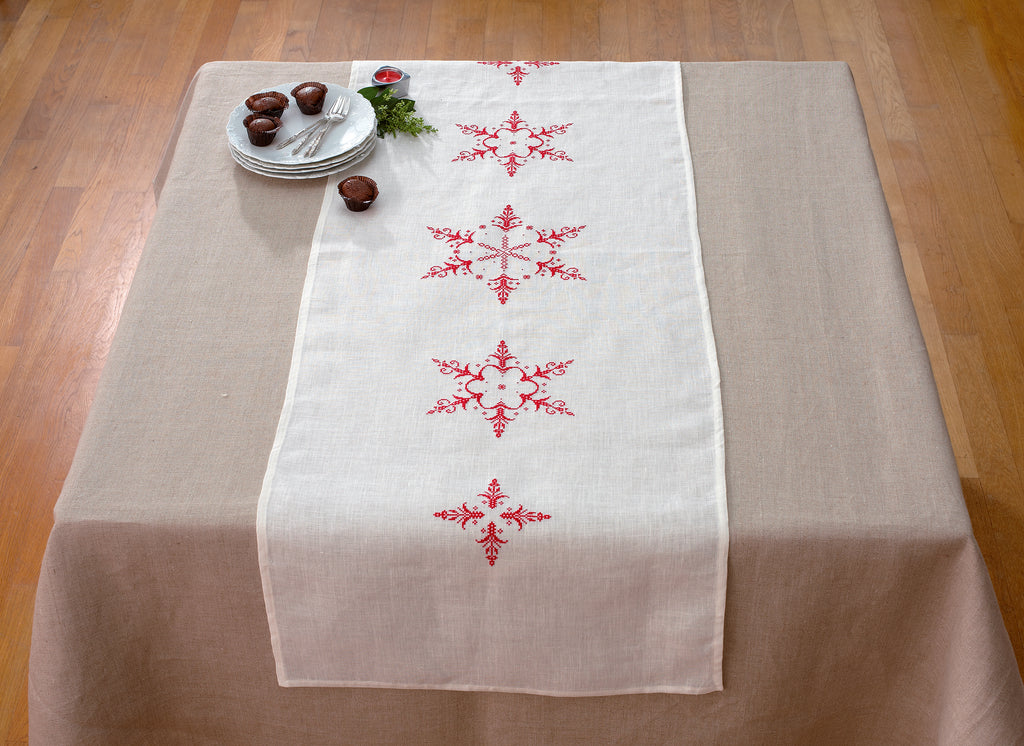 Hors-série Création Point de Croix N°33 : broderie rouge au point de croix, parures de lit, décorations et cadeaux brodés pour les fêtes. César Editions.