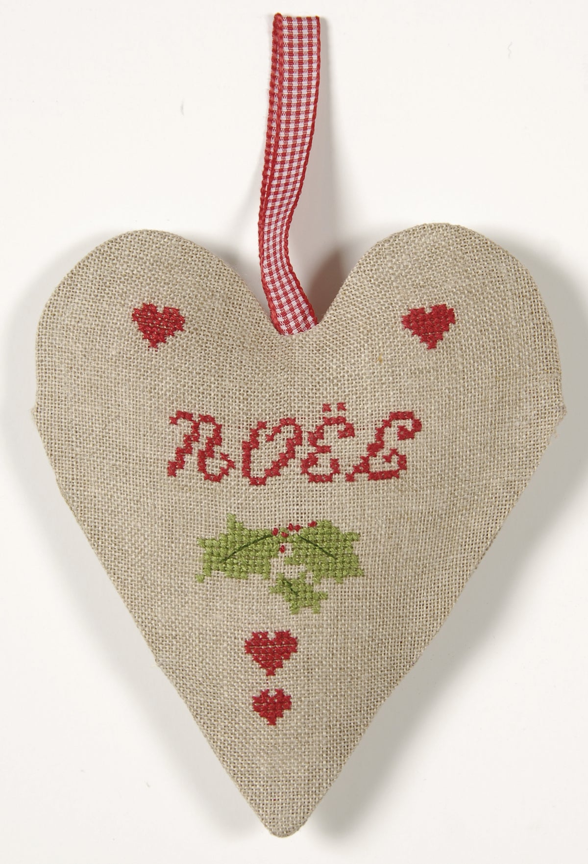 Hors-série Création Point de Croix N°33 : broderie rouge au point de croix, parures de lit, décorations et cadeaux brodés pour les fêtes. César Editions.
