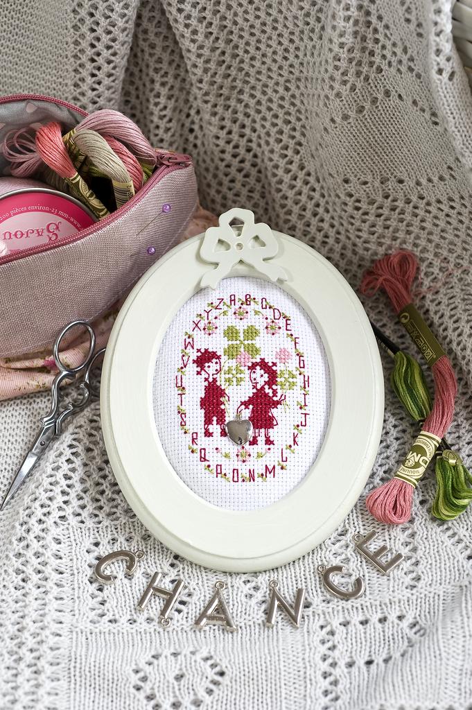 Découvrez Création Point de Croix N°09 Hors-Série Cadres pour Pâques de César Editions. Broderies printanières, motifs jardin, poussins et créations dentelle pour bébés.