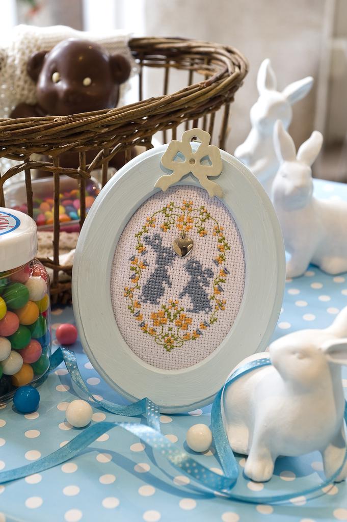 Découvrez Création Point de Croix N°09 Hors-Série Cadres pour Pâques de César Editions. Broderies printanières, motifs jardin, poussins et créations dentelle pour bébés.