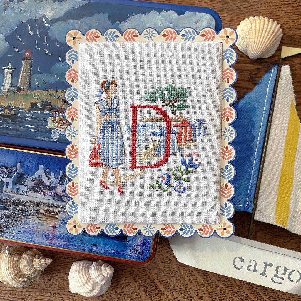 Magazine Création Point de Croix N°101 : phares, coquillages, Provence, trousse marinère et projets point de croix pour l’été 2023. César Editions.