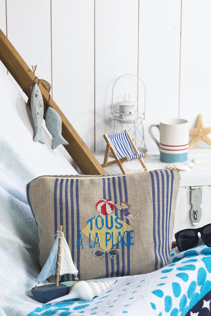 Magazine Création Point de Croix N°101 : phares, coquillages, Provence, trousse marinère et projets point de croix pour l’été 2023. César Editions.