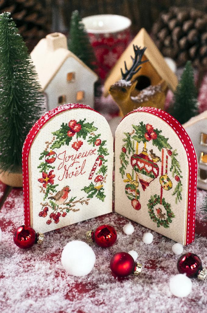 Magazine Création Point de Croix N°103 : cadeaux brodés main, décorations de Noël et projets point de croix pour émerveiller vos proches. César Editions.
