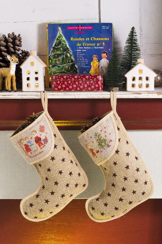 Magazine Création Point de Croix N°103 : cadeaux brodés main, décorations de Noël et projets point de croix pour émerveiller vos proches. César Editions.