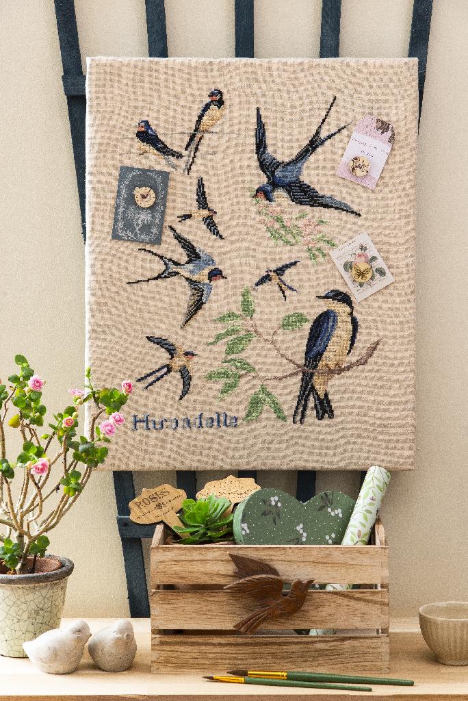 Magazine Création Point de Croix N°105 : broderie mimosa, hirondelles et motifs de Pâques au point de croix pour accueillir le printemps 2024. César Editions.