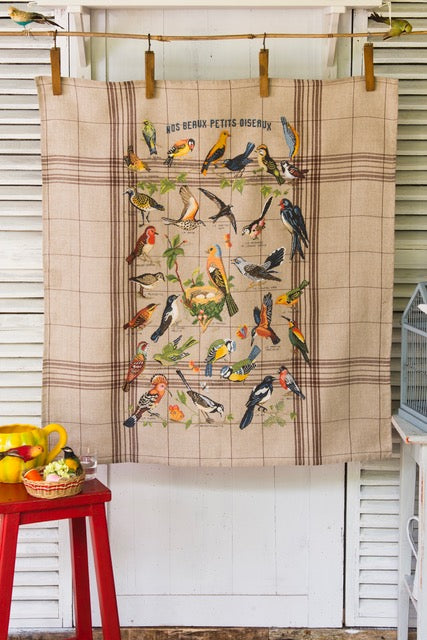 Magazine Création Point de Croix N°108 : trousse, coussin abécédaire, sac à goûter, torchon oiseaux et feuilles d’automne au point de croix. César Editions.
